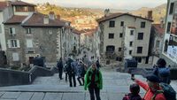 Nach der Pilgersegnung auf den Stufen der Kathedrale von Le Puy en Velay